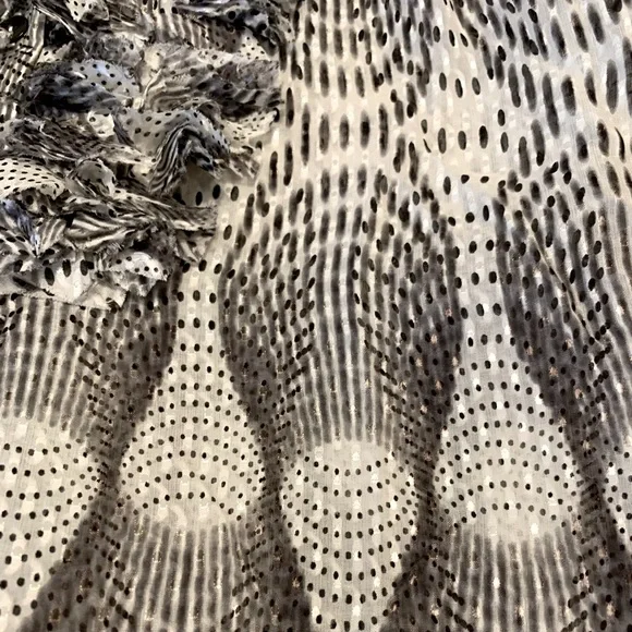 St. John Couture Sleeveless Ruffled Feather Blouse Size 2 or Extra Small - Picture 6 of 11